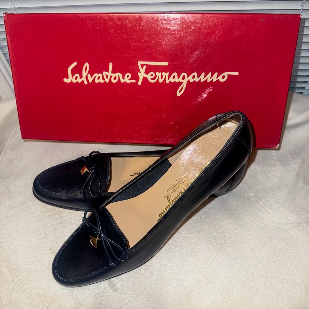 ❌SOLD❌ NWB Vintage Ferragamo Navy Calf Leather Loafers | Size 7.5, Width AA